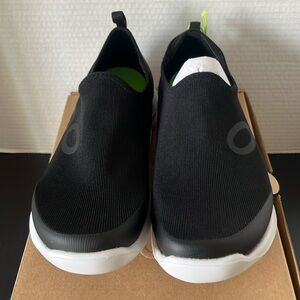 OOFOS slip on recovery shoe, size 9 1/2. Black.  NWT